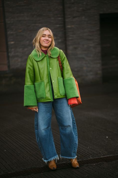 Fashion Week Fall 2023, Colorful Winter Outfits, Berlin Street Style, Berlin Fashion Street, Copenhagen Fashion Week Street Style, Fall Fashion Week, Berlin Street, Copenhagen Street Style, Top Street Style