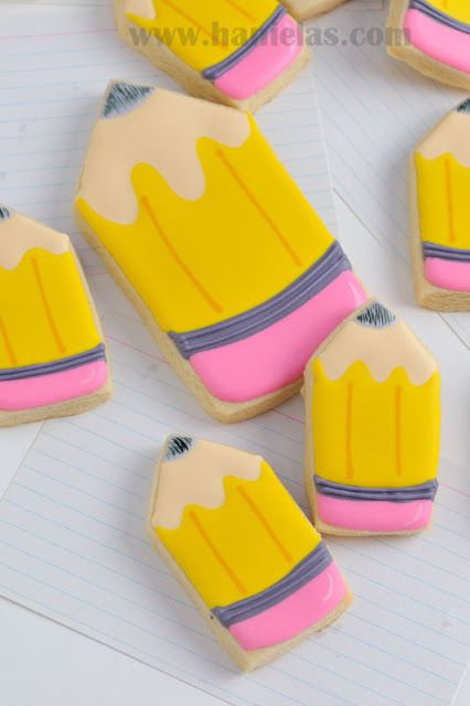 Haniela's: Pencil Cookies Edible Crayons, Crown Cookies, Cookie Craft, Cookie Videos, Decorating Videos, Back To School Party, Cookie Tutorials, Cookies For Kids, Cookie Icing