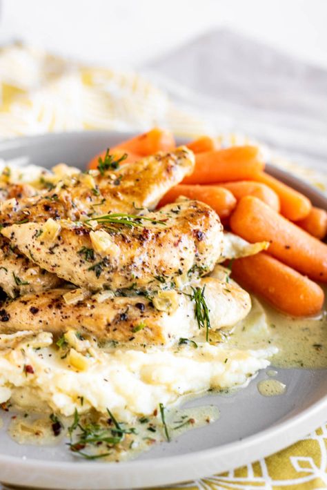 Dill Chicken Recipes, Creamy Dill Chicken, Mexican Chopped Salad, Dill Chicken, Dill Recipes, Creamy Dill Sauce, Stuffed Pepper Casserole, Chicken Breast Fillet, Dill Sauce