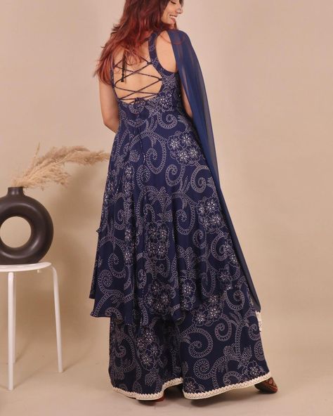 Kurti Pettan Designer, Backless Indian Gown, Back Less Suit Design, Backless Dori Kurti, Backless Designs For Suits, Anarkali Backless Designs, Backless Dress Indian, Backless Kurta Designs Women, Backless Suit Designs Indian Style