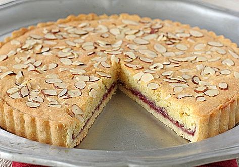 Italian Pastries, Individual Tarts, Almond Tart Recipe, Coffee Desserts, Italian Cakes, Almond Tart, Cherry Bakewell, Cherry Jam, Torte Cupcake