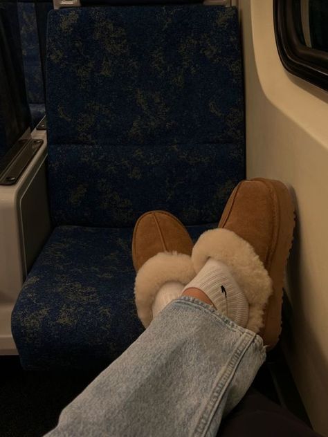 Ugg Slides Aesthetic, Ugg Slipper Aesthetic, Grey Ugg Slippers Outfit, Ugg Cozy Slippers Outfit, Ugg Slippers Aesthetic, Ugg Coquette Slippers Outfit, Ugh Slippers Outfits, Ugg Slides Outfit, Slipper Uggs