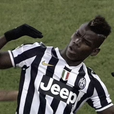 Pogba Aesthetic, Pogba Pfp, Paul Pogba Juventus, Soccer Pfp, Pogba Juventus, Football Players Photos, Dark Skin Men, Paul Pogba, Football Icon