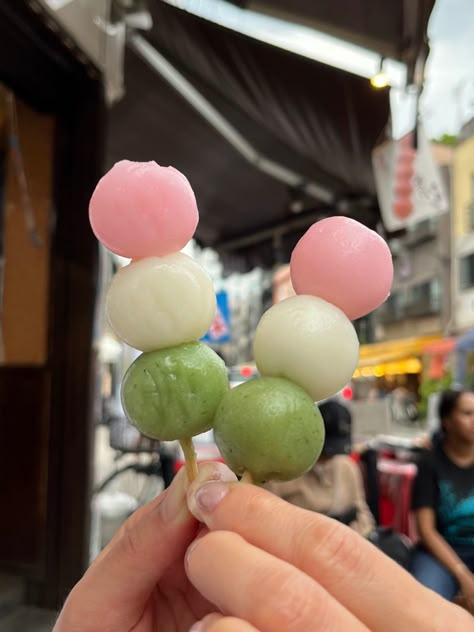 Dango Aesthetic, Japanese Festival Food, Hanami Dango, Bed Pose, Candy People, Brown Aesthetics, Japan Vibes, Korean Desserts, Festival Food