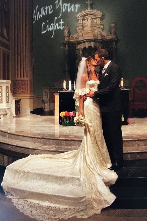 We’ve Been All Wrong About Gisele Bündchen’s Wedding Dress For Years Helen Rose, Tom Brady And Gisele, Wedding Dress Backs, Celebrity Bride, Shanina Shaik, Bianca Jagger, Iconic Weddings, Celebrity Wedding Dresses, Poppy Delevingne