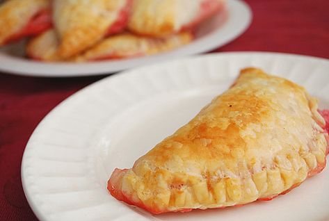 Cream Cheese Empanadas, Breakfast Corner, Cheese Empanadas, Cheese Danish Recipe, Pie Maker, Fried Pies, Mini Pie, Empanadas Recipe, Strawberry Cream Cheese