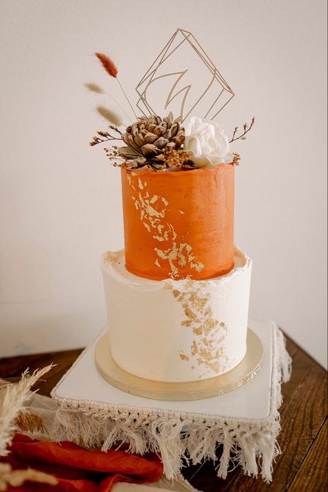 Wedding Cake Designs Burnt Orange, Orange Birthday Cake, Two Tier Wedding Cake, Gold Cake Decorations, Golden Wedding Cake, Orange Wedding Cake, Reception Cake, Flower Cake Decorations, Boho Wedding Cake