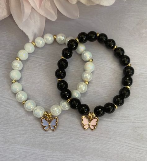 8mm Beads Bracelets, Charm Beads Bracelet, Diy Beaded Necklaces Ideas, Cool Bead Bracelet Ideas, Black And White Bead Bracelet, Customized Cute Black Bracelets, Black Bead Bracelet Ideas, Marble Bracelet Ideas, Marble Beads Bracelet