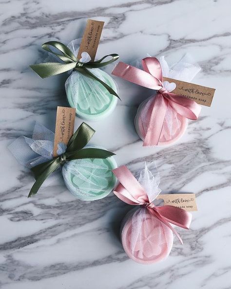 Selamat Hari Valentine, Handmade Soap Packaging, Event Planning Guide, Săpunuri Handmade, Baby Shower Souvenirs, Soap Wedding Favors, Inexpensive Wedding Favors, Elegant Wedding Favors, Best Wedding Favors