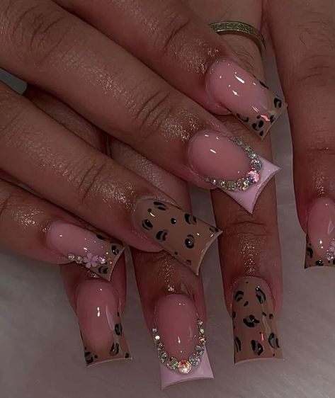 Duck is the new stiletto! Duck nail ideas you need to try at least once in life 14 Duck Nail Ideas, Duck Nail, Flare Nails, Duck Nails, White French Tip, Zebra Design, Modern Nails, Technology Fashion, Big Thing