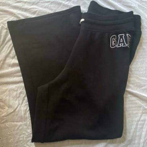 GAP women sweatpants Size L Her Drawing, Gap Outfits, Women Sweatpants, 2000s Outfits, Cute Pants, Fits Clothes, Swaggy Outfits, Simple Trendy Outfits, Gap Women