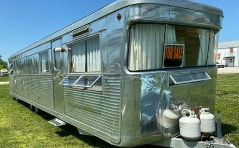 Camper Decor Ideas, Aesthetic Camper, Vintage Trailers For Sale, Royal Mansion, Spartan Trailer, Vintage Motorhome, Vintage Trailer Interior, Cool Rvs, Small Travel Trailers