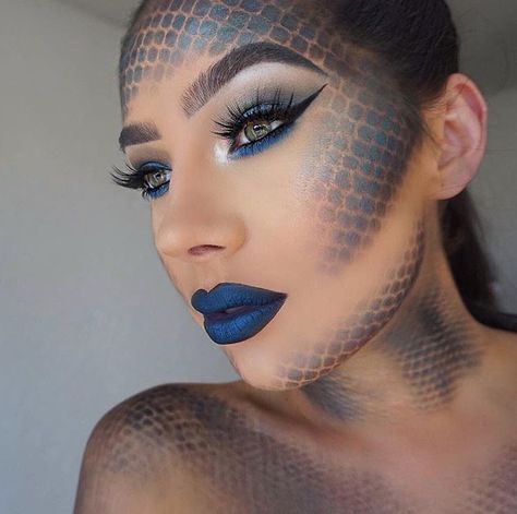 Black Mermaid Makeup, Fish Scale Makeup, Evil Mermaid Makeup, Dragon Makeup Halloween, Sea Creature Makeup, Dark Mermaid Makeup, Siren Makeup, Dragon Makeup, Mermaid Makeup Halloween