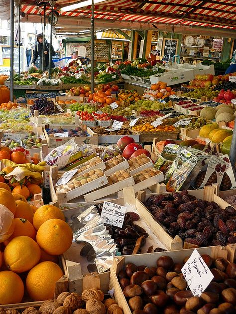 Viktualienmarkt market, Munich, Germany. I remember stopping by here and grabbing a pomegranite for a snack, pretty cool market. Germany Munich, Beautiful Germany, Germany Trip, Street Vendors, Travel Germany, Euro Trip, European Vacation, Farmers Markets, Munich Germany