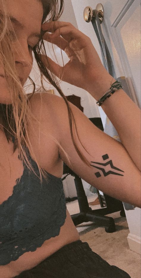 Ahsoka’s Fulcrum sumbol tattoo from Star Wars! Star Wars Theme Tattoo, Ahsoka Tano Tattoo Floral, Tiny Star Wars Tattoo Ideas, Star Wars Ankle Tattoo, First Order Tattoo, Star Wars Fulcrum Tattoo, Rebels Tattoo Star Wars, Discreet Star Wars Tattoo, Star Wars Henna Designs