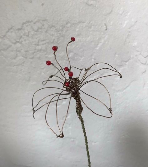 Plant Wire Sculpture, 3d Wire Flowers, Wire Flower Sculpture, Metal Wire Flowers, Wire Flowers With Beads, Wired Flowers Diy, Copper Wire Flowers, How To Make Wire Flowers, Wire Flowers Tutorial