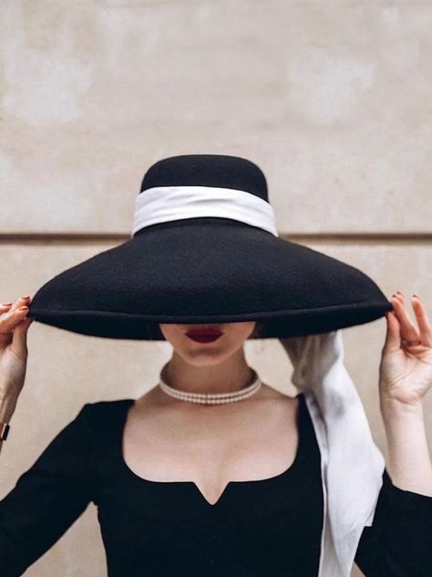 Women French Retro Large Brimmed Straw Hat Female Summer Sun Shade Hat – MissFoxFashion Wool Bucket Hat, Couture Dior, Dorothy Dandridge, Big Hat, Sun Hats For Women, Classy Aesthetic, Black Hat, 가을 패션, Mode Vintage