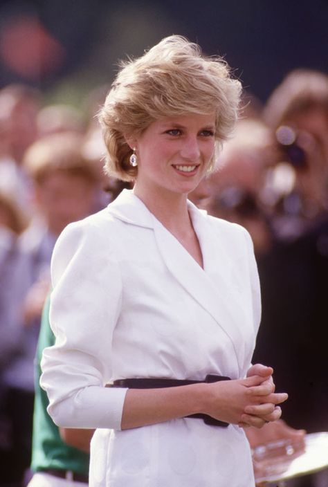 La maquilladora de Diana de Gales revela los trucos de belleza favoritos de la princesa - Foto 1 Princess Diana Tiara, Diana Haircut, Princess Diana Hair, Princess Diana Fashion, Princess Diana Photos, Princess Diana Pictures, Queen Of, Princes Diana, Diana Fashion