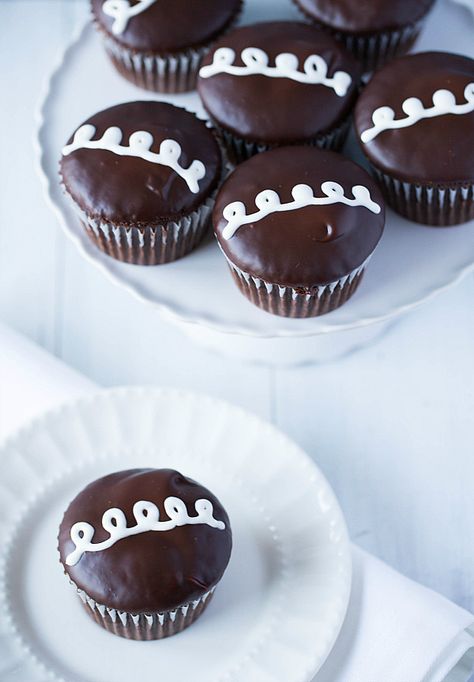 Homemade Hostess Cupcakes Top Dinner Recipes, Hostess Cupcakes, Köstliche Desserts, Chocolate Cupcakes, Healthy Dessert, Cupcake Recipes, Cake Cookies, Just Desserts, Scones