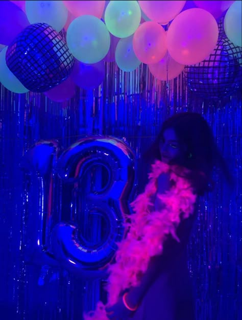 Glow Movie Party, Pink Glow In The Dark Party, 13 Neon Party, Neon Disco Theme Party, Neon Birthday Party Aesthetic, Neon Disco Birthday Party, Neon Preppy Party, Preppy Neon Birthday Party, Good Birthday Party Themes