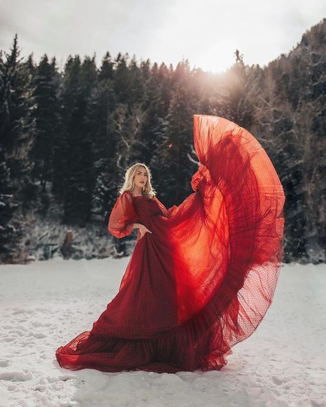 Christmas Styled Shoot, Winter Portraits Photography, Kylie Katich, Winter Prom Dresses, Snow Photoshoot, Winter Portraits, Big Dresses, Snow Dress, Dress With Train