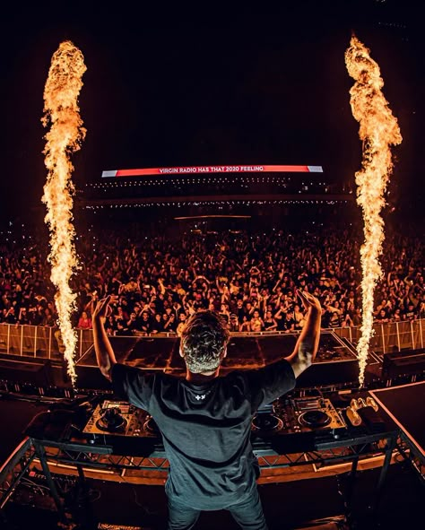 Martin Garrix Concert, Dj Record, Festival Photography, Electro Music, Dj Set, Edm Music, Martin Garrix, Lyrical Dance, In The News