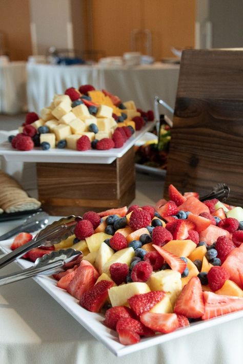 STEP 2: Grab a Well-Balanced Morning Snack. At the close of the 8:00am meeting in another conference room, guests grabbed a refreshing morning snack. With just 15 minutes allowed for service, we kept the offerings simple yet satisfying. Vanilla and strawberry yogurts with a granola topping provided guests with the perfect balance of nutrients. Protein, carbs, and lots of vitamins kept them satisfied and energized through the next seminar. Featured Venue- Coast at Zilli Lake & Gardens Morning Snacks For Meetings, Conference Snacks, Granola Topping, Lake Garden, Corporate Catering, Morning Snack, Strawberry Yogurt, Morning Meeting, Easy Snacks