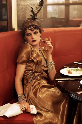 As Sheherazade sipped her digestif, she looked longingly at Eduardo, wondering if the critics were right. Style Année 20, Grace Coddington, Agyness Deyn, Sasha Pivovarova, Gemma Ward, Look Boho Chic, Gatsby Style, Vogue Us, Riot Grrrl