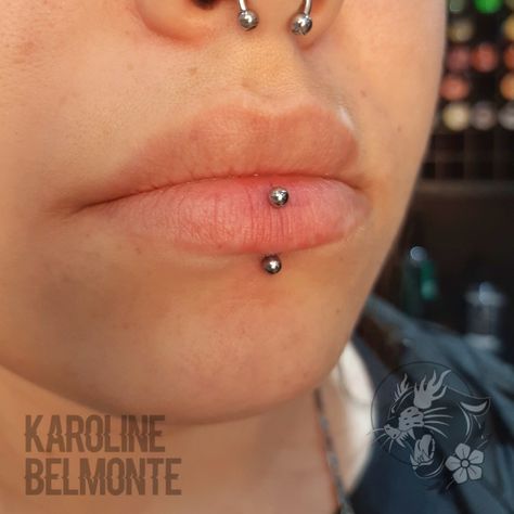 Virtual Labret Piercing, Labret Vs Vertical Labret, Vertical Labret Piercing Men, Vertical Labret Small Lips, Vertical Labret Piercing Small Lips, Gold Vertical Labret, Vertical Labret Lip Piercing, Vertical Lip Piercing, Side Labret Piercing