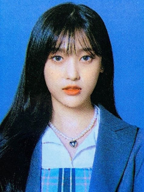 Choi Yerim, Tell Me Now, Kim Lip, Id Photo, Odd Eyes, Olivia Hye, Seasons Greetings, Kpop Girl Groups, K Idols