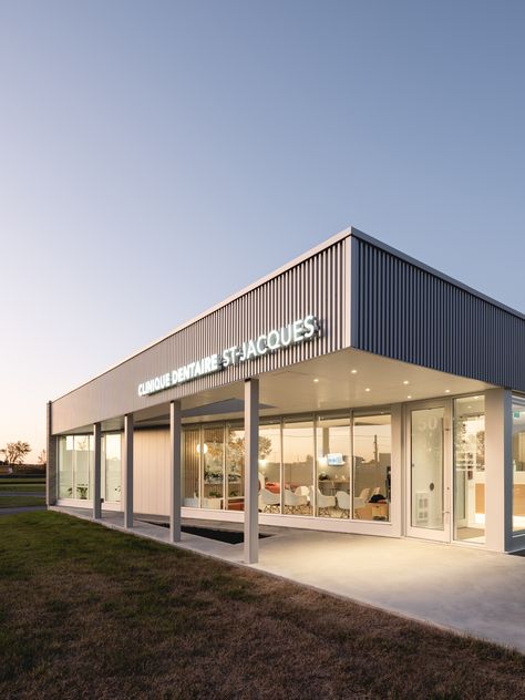 Clinic Building Architecture, Healthcare Architecture Exterior, Clinic Architecture Healthcare Design, Exterior Dental Clinic, Dental Clinic Architecture, Dental Clinic Exterior Design, Clinic Exterior Design, Clinic Design Architecture, Dental Architecture