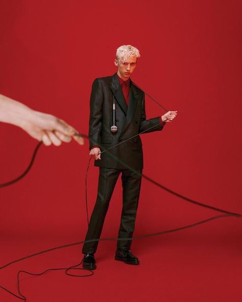 Troye Sivan Photoshoot, Punk Photoshoot, To Speak Or To Die, Music Photoshoot, Band Photoshoot, Band Photography, Troye Sivan, Gq Magazine, Studio Photoshoot