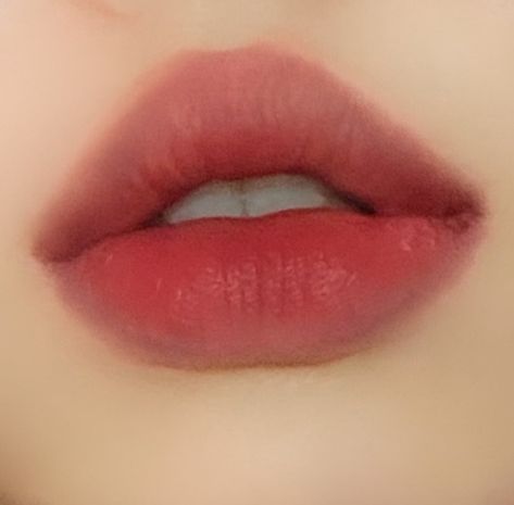 Heavy Lower Lips Aesthetic, Round Lips Aesthetic, Round Lips, Fantasy Country, Lips Aesthetic, Heart Shaped Lips, Blue Sky Wallpaper, Perfect Heart, Small Lips