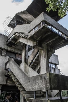 Glasgow | Brutalist Constructions Eco Brutalism, Glasgow Architecture, Brutalist Interior, Queen Margaret, Concrete Staircase, Canopy Architecture, Brutalism Architecture, Brutalist Buildings, Backyard Canopy