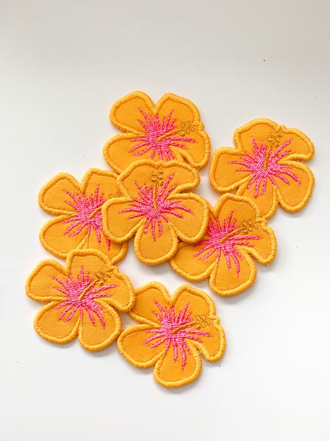 Iron-on patch available in various colors Girl Patches, Hawaiian Hibiscus, Hawaiian Flower, Cute Patches, Chula Vista, Flower Patch, Hawaiian Flowers, Personalized Embroidery, Hibiscus Flower