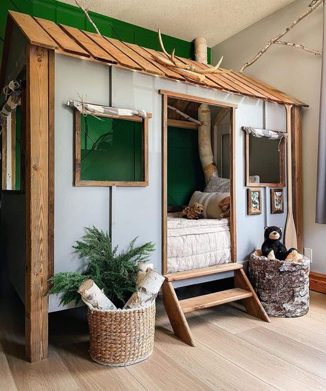 This farmhouse toddler room has a large cabin bed against a bright green accent wall. Antlers, wildlife décor, and baskets with greenery bring the wilderness indoors. Bright Green Accent Wall, Modern Toddler Boy Room, Boys Cabin Bed, Black Toddler Bed, Toddler Cabin Bed, Woodland Bedroom Kids, Toddler Boy Room Ideas, Camping Theme Bedroom, Boy Room Ideas