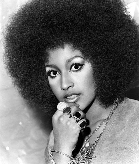 Folkestone Kent, Marsha Hunt, 70s Black Women, Black Panthers Movement, Musical Hair, 70s Makeup, Retro Makeup, American Hairstyles, Toni And Guy