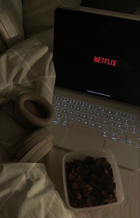 Netflix On Computer Aesthetic, Laptop Netflix Aesthetic, Movie Laptop Aesthetic, Watch Netflix Aesthetic, Watching Netflix Aesthetic, Netflix On Laptop, Netflix And Chill Aesthetic Night, Netflix And Chill Aesthetic, Watching Movies Aesthetic