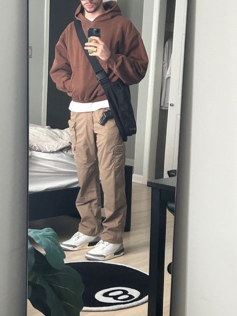 Male Fall Outfits Men Styles, Beige Brown Outfit Men, Cargo Pants Man Outfit, Men’s Cargo Outfit, Beige And Brown Outfit Ideas Men, Men In Cargo Pants, Olive Green Hoodie Outfit Men, Cargo Pants Style Man, Mens Outfits Cargo Pants