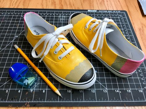 Paint Shoes Diy, Painted Keds, Pencil Shoes, Paint Shoes, Painted Shoes Diy, Drawing Shoes, Hair Stenciling, Cool Drawing, Shoes Drawing