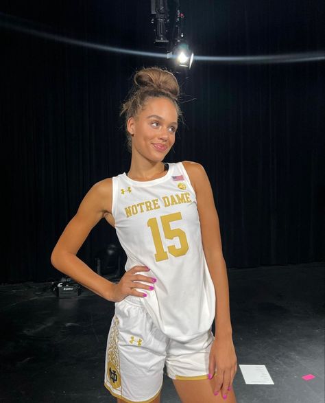 Woman Basketball Outfits, Wnba Aesthetic, Notre Dame Basketball, Basketball Inspiration, Basketball Aesthetic, City Woman, Basketball Clothes, Team Wear, Wnba