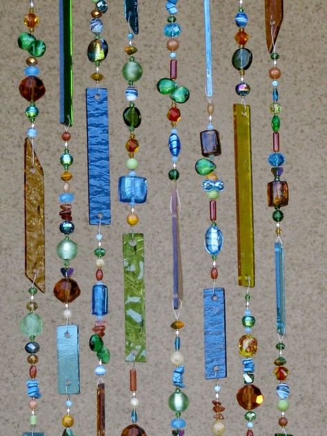 Bead Suncatcher, Suncatchers Diy, Glass Windchimes, Shell Diy, Make Wind Chimes, Wind Chimes Homemade, Suncatcher Diy, Glass Mobile, Diy Suncatchers