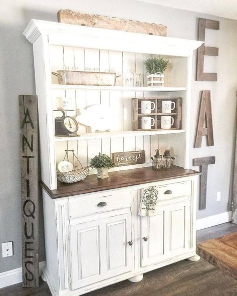 Jug Decor, Farmhouse Dining Rooms Decor, Dining Room Hutch, Kitchen Cabinets Decor, Classic Kitchen, Dining Room Storage, Rustic Kitchen Decor, Design Del Prodotto, Diy Farmhouse Decor