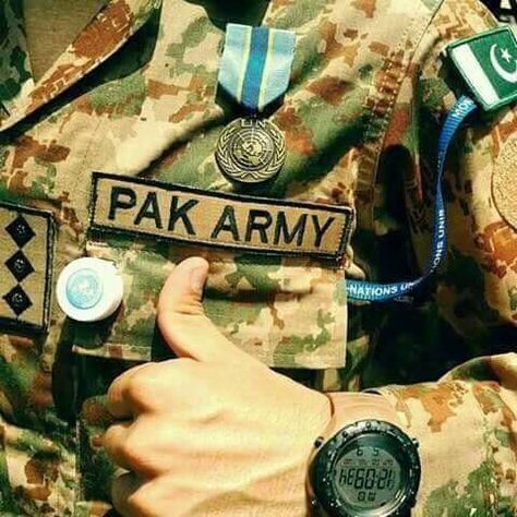 pic in ❤   ✨**My Pa$$ion** board created by **Haya Maik** ✨ Pak Army Quotes, Pakistan Defence, Pakistan Beauty, Pak Army Soldiers, Pakistan Armed Forces, Pakistani People, 14th August, Best Army, Army Brat