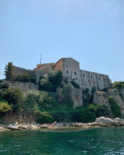 Travel Lover on Instagram: "The Île Sainte-Marguerite is the largest of the Lérins Islands, about half a mile off shore from the French Riviera town of Cannes. The island is most famous for its fortress prison (the Fort Royal), in which the so-called Man in the Iron Mask was held in the 17th century. @la_guerite sits right underneath the towering fortress, so you can enjoy the beautiful views whilst eating lunch as well as swimming 🏊🏻‍♀️ 🌊 right underneath the former prison. #visitcotedazur # France Photos, Visit France, Cote D’azur, French Riviera, Travel Lover, South Of France, 17th Century, Cannes, Beautiful Destinations