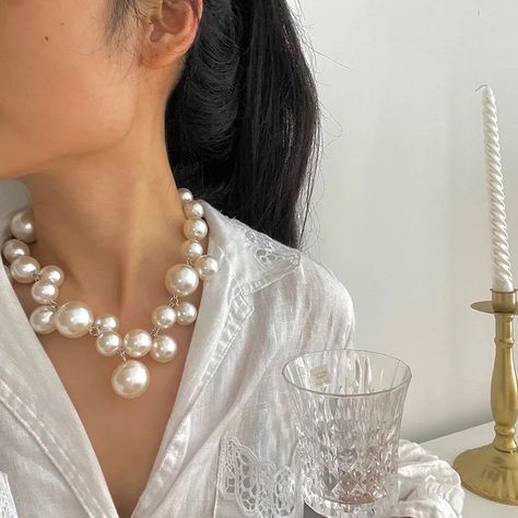 Clustered imitation pearl necklace Available as seen - 9,200 #classyfeats #shopperawlic #jewelledbyclassyfeats #bridgertonseason3 Clothes Skirts, قلادات متدلية, Big Necklace, Princess Necklace, Women Bride, Chain Women, Trendy Necklace, Bride Jewelry, Fashion Shirts