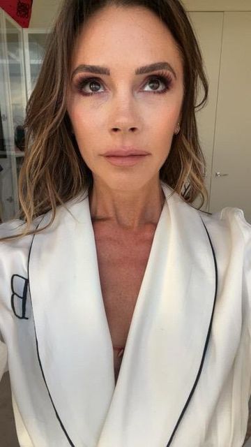 Victoria Beckham on Instagram: "NEW KAJAL EYELINER!! Meet Fig, the newest addition to the @victoriabeckhambeauty Satin Kajal Liner family and my new favourite shade for creating a modern smoky eye. The rich, matte aubergine brightens every eye colour and gives the most amazing drama! I just love it! 💜" Victoria Beckham Smokey Eye, Victoria Beckham Eye Makeup, Victoria Beckham Satin Kajal Liner, Victoria Beckham Eyeliner, Victoria Beckham Makeup, Victoria Beckham Hair, Kajal Liner, Beckham Style, Kajal Eyeliner