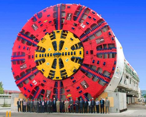 Máquina Tuneladora. Estas grandes máquinas se mueven esencialmente en fábricas… Tunnel Boring Machine, Mighty Machines, Underground Tunnels, Nyc Street, Construction Machines, Big Boy Toys, Military Base, Heavy Machinery, Construction Vehicles