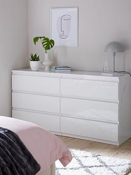 Very Home Layton Gloss 6 Drawer Chest in White - FSC® Certified Very Home's new Layton collection has a simple, stylish design that uses a shiny gloss finish in a bedroom brightening white hue to reinvent your sleep space. This clothes storage chest features two columns of three drawers which have a handle-free design so that there's nothing to interrupt the look of the high gloss sheen. Each drawer runs smoothly and quietly (even when full of folded fashion) thanks to the easy-glide metal runne Bedroom Storage Teen, Bedroom Ideas Chest Of Drawers, Drawers Aesthetic Room, White Chester Drawers, Room Drawer Ideas, Draws For Bedroom, White Furniture For Bedroom, Simple White Bedroom Ideas, Aesthetic Room Inspo White