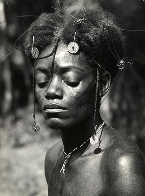 Africa Head Peices, African Portrait, African Tattoo, African Hair, African People, Hair Design, African History, Indigenous Art, People Of The World